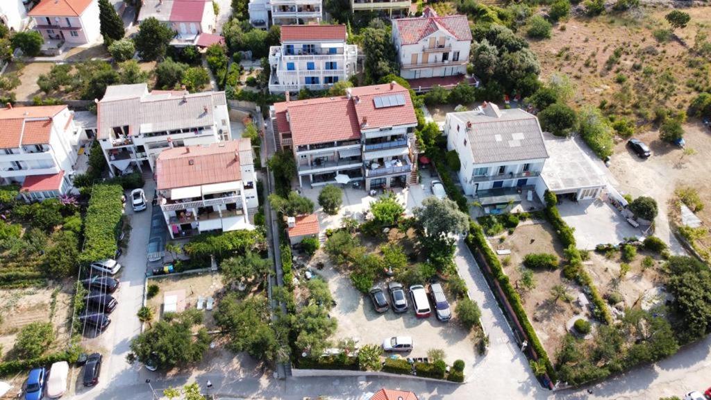 Apartments Vesela Banjol Eksteriør billede